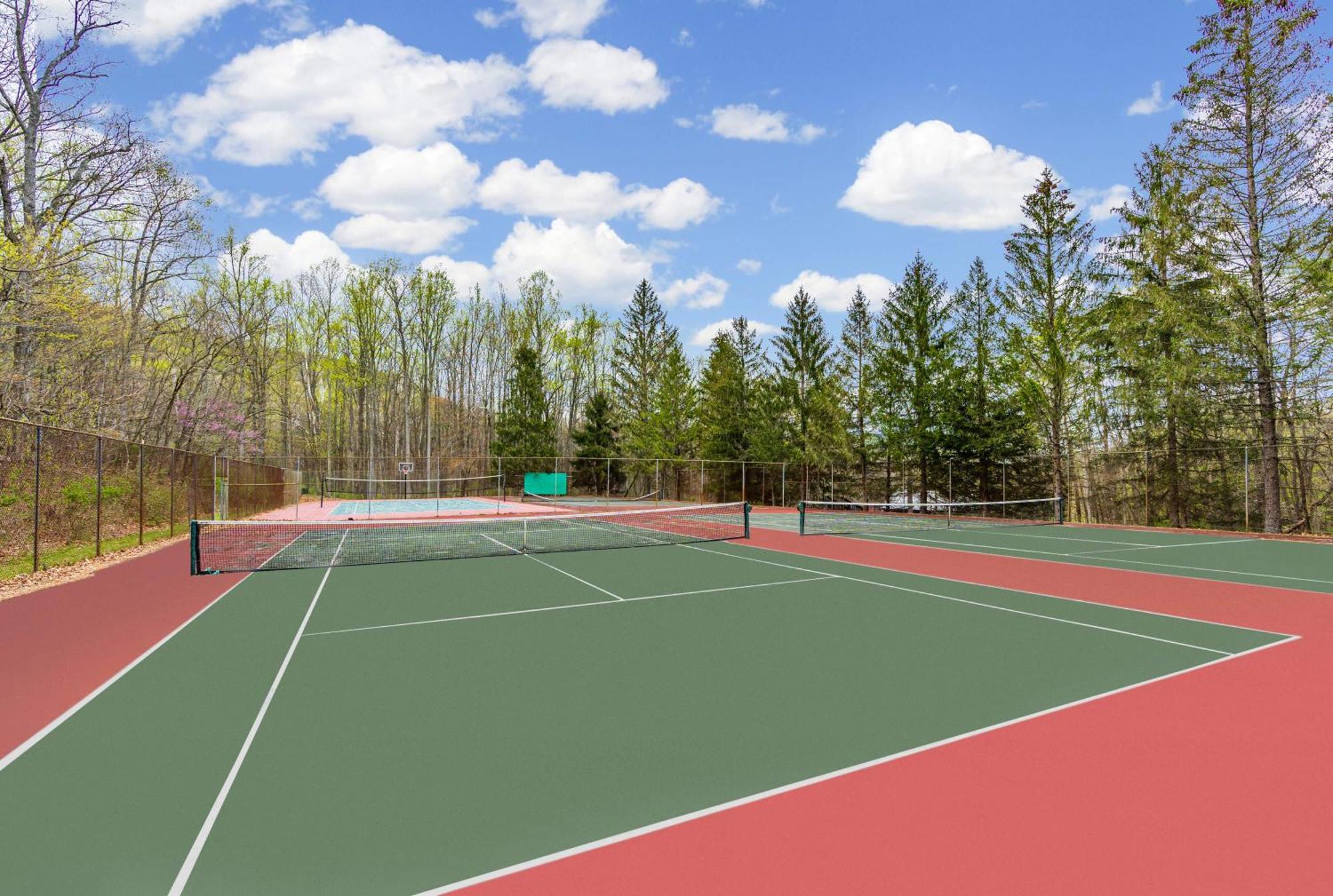 Chalet W Hot Tub, Large Deck, Grill, & Fast Wifi Berkeley Springs Buitenkant foto